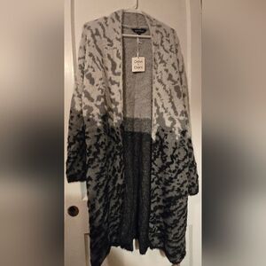 DAVI & DANI Black and Gray Patterned Cardigan